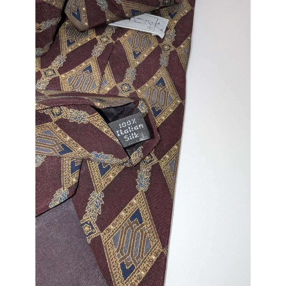 Halston Men's Maroon Navy Brown Geometric Pattern Tie All Silk USA